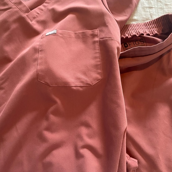 SOLD FIGS Mauve Scrub Set L/XL* - Picture 2 of 4